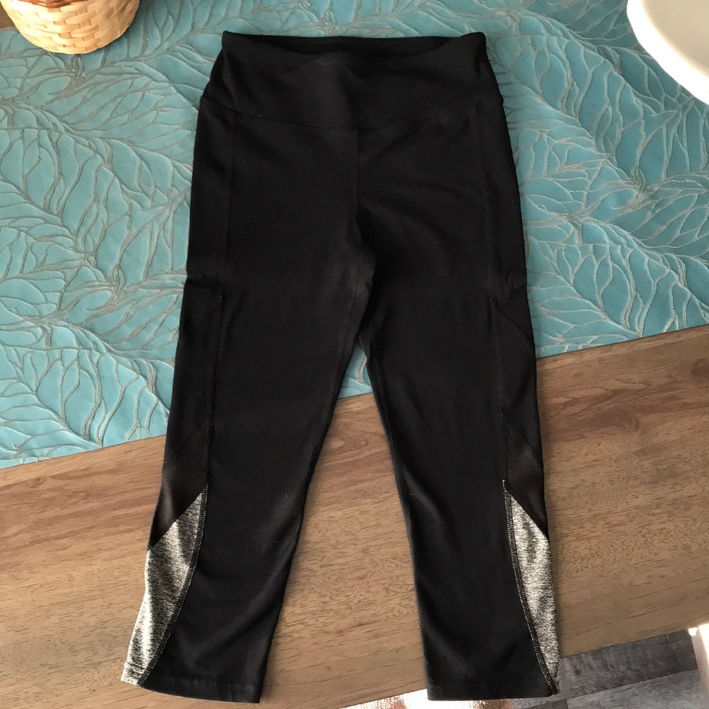 Garage XS Capri Leggings